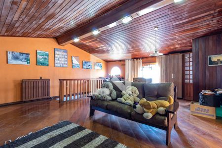 Casa à venda com 385m², 5 quartos e 2 vagas Casa à venda com 385m², 5 quartos e 2 vagasSótão