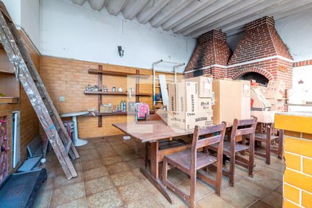 Casa à venda com 385m², 5 quartos e 2 vagas Casa à venda com 385m², 5 quartos e 2 vagasChurrasqueira