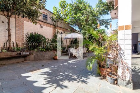 Casa à venda com 385m², 5 quartos e 2 vagas Casa à venda com 385m², 5 quartos e 2 vagasQuintal