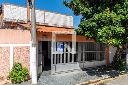 Casa à venda com 385m², 5 quartos e 2 vagas Casa à venda com 385m², 5 quartos e 2 vagasFachada