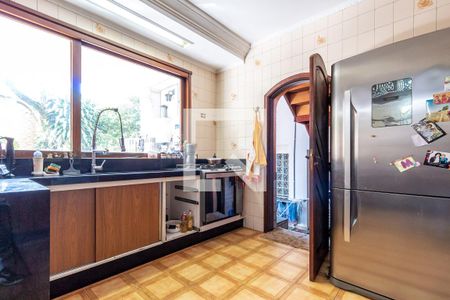 Casa à venda com 385m², 5 quartos e 2 vagas Casa à venda com 385m², 5 quartos e 2 vagasCozinha