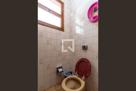 Casa à venda com 385m², 5 quartos e 2 vagas Casa à venda com 385m², 5 quartos e 2 vagasLavabo