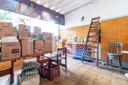 Casa à venda com 385m², 5 quartos e 2 vagas Casa à venda com 385m², 5 quartos e 2 vagasChurrasqueira