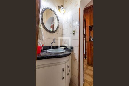 Casa à venda com 385m², 5 quartos e 2 vagas Casa à venda com 385m², 5 quartos e 2 vagasLavabo