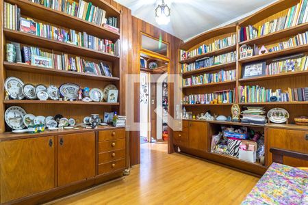 Casa à venda com 385m², 5 quartos e 2 vagas Casa à venda com 385m², 5 quartos e 2 vagasHall Superior