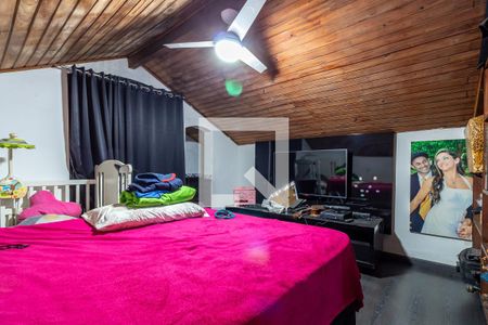 Casa à venda com 385m², 5 quartos e 2 vagas Casa à venda com 385m², 5 quartos e 2 vagasQuarto da Casa Secundária