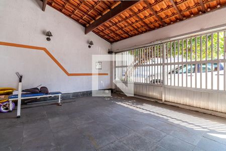 Casa à venda com 385m², 5 quartos e 2 vagas Casa à venda com 385m², 5 quartos e 2 vagasGaragem