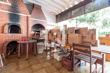 Casa à venda com 385m², 5 quartos e 2 vagas Casa à venda com 385m², 5 quartos e 2 vagasChurrasqueira