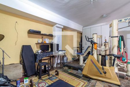 Casa à venda com 385m², 5 quartos e 2 vagas Casa à venda com 385m², 5 quartos e 2 vagasQuarto de Serviço