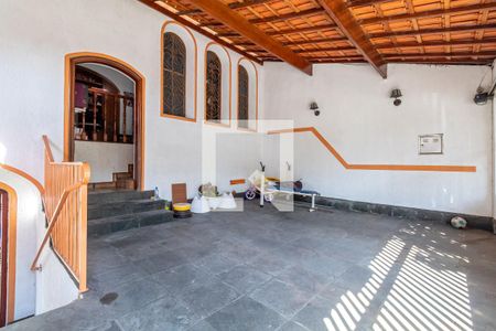 Casa à venda com 385m², 5 quartos e 2 vagas Casa à venda com 385m², 5 quartos e 2 vagasGaragem