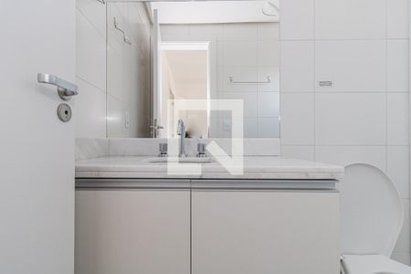 Banheiro da suite de apartamento para alugar com 2 quartos, 65m² em São João, Porto Alegre