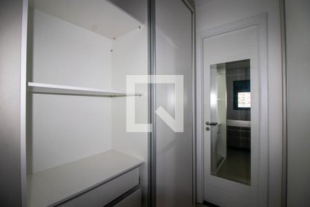 Quarto e Sala - Closet de kitnet/studio à venda com 1 quarto, 37m² em Bela Vista, Porto Alegre
