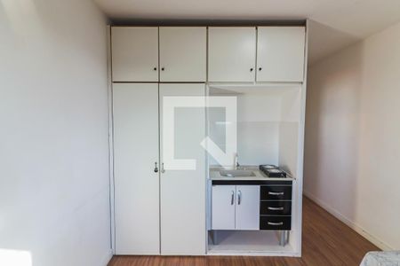 Quarto / Cozinha de kitnet/studio para alugar com 1 quarto, 15m² em Jardim Bonfiglioli, São Paulo