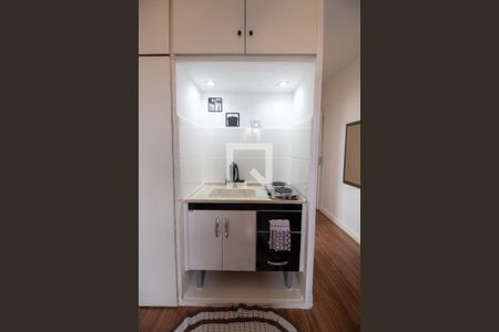 Cozinha de kitnet/studio para alugar com 1 quarto, 15m² em Jardim Bonfiglioli, São Paulo