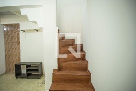 Escada de casa à venda com 2 quartos, 70m² em Vila Guarani (z Sul), São Paulo
