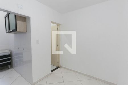 Quarto de casa para alugar com 1 quarto, 45m² em Parque Paineiras, São Paulo