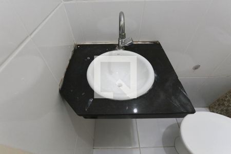 Banheiro de casa para alugar com 1 quarto, 45m² em Parque Paineiras, São Paulo
