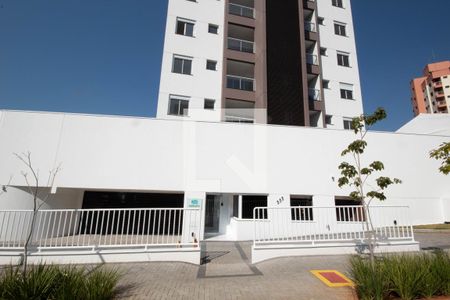 Apartamento à venda com 45m², 2 quartos e 1 vaga Apartamento à venda com 45m², 2 quartos e 1 vagaFachada