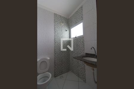 Banheiro de casa de condomínio para alugar com 2 quartos, 70m² em Jardim Helena Cristina, Sorocaba