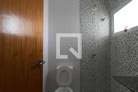 Banheiro de casa de condomínio para alugar com 2 quartos, 70m² em Jardim Helena Cristina, Sorocaba