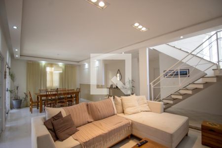 Casa de condomínio para alugar com 560m², 5 quartos e 3 vagasSala