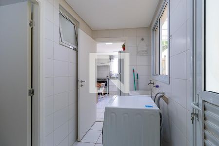 Casa de condomínio à venda com 210m², 4 quartos e 4 vagas Casa de condomínio à venda com 210m², 4 quartos e 4 vagasÁrea de serviço