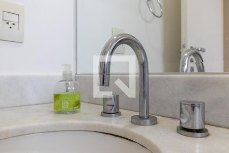 Casa de condomínio à venda com 210m², 4 quartos e 4 vagas Casa de condomínio à venda com 210m², 4 quartos e 4 vagasBanheiro da suíte 3