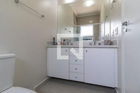 Casa de condomínio à venda com 210m², 4 quartos e 4 vagas Casa de condomínio à venda com 210m², 4 quartos e 4 vagasBanheiro da suíte 1