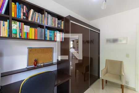 Casa de condomínio à venda com 210m², 4 quartos e 4 vagas Casa de condomínio à venda com 210m², 4 quartos e 4 vagasEscritório