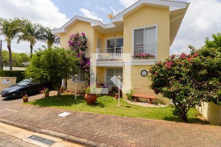 Casa de condomínio à venda com 210m², 4 quartos e 4 vagas Casa de condomínio à venda com 210m², 4 quartos e 4 vagasFachada da casa