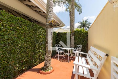 Casa de condomínio à venda com 210m², 4 quartos e 4 vagas Casa de condomínio à venda com 210m², 4 quartos e 4 vagasQuintal