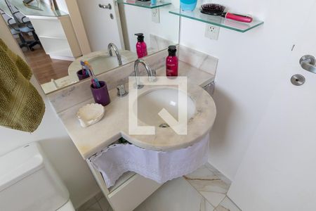 Casa de condomínio à venda com 210m², 4 quartos e 4 vagas Casa de condomínio à venda com 210m², 4 quartos e 4 vagasBanheiro da suíte 2