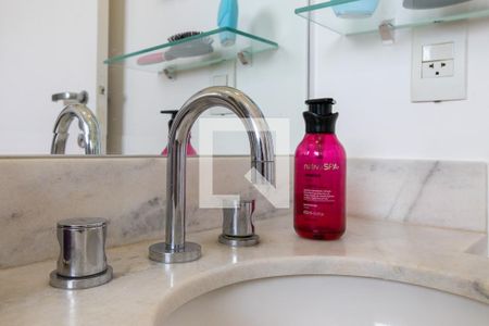 Casa de condomínio à venda com 210m², 4 quartos e 4 vagas Casa de condomínio à venda com 210m², 4 quartos e 4 vagasBanheiro da suíte 2