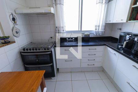 Casa de condomínio à venda com 210m², 4 quartos e 4 vagas Casa de condomínio à venda com 210m², 4 quartos e 4 vagasCozinha