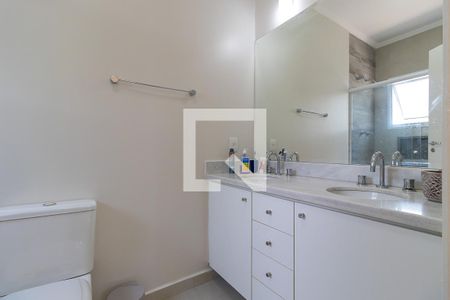 Casa de condomínio à venda com 210m², 4 quartos e 4 vagas Casa de condomínio à venda com 210m², 4 quartos e 4 vagasBanheiro da suíte 1