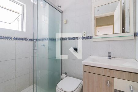 Banheiro de apartamento à venda com 1 quarto, 42m² em Cristal, Porto Alegre