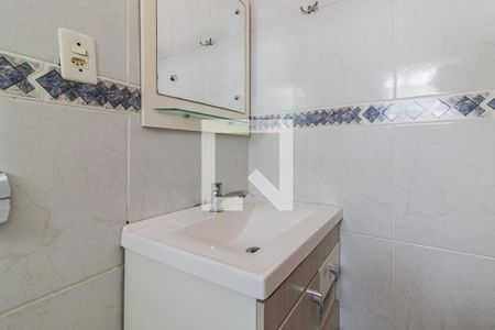 Banheiro de apartamento à venda com 1 quarto, 42m² em Cristal, Porto Alegre