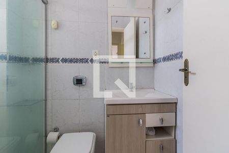 Banheiro de apartamento à venda com 1 quarto, 42m² em Cristal, Porto Alegre