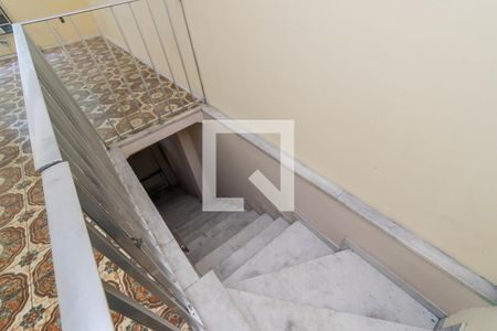 Sala - Escada de acesso de casa para alugar com 3 quartos, 330m² em Ramos, Rio de Janeiro