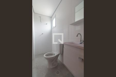 Banheiro de apartamento para alugar com 1 quarto, 42m² em Jardim Piqueroby, São Paulo