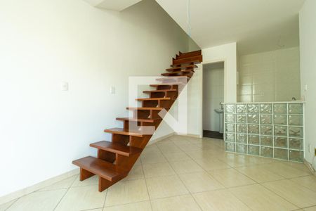 Escada de casa de condomínio para alugar com 2 quartos, 69m² em Campo Grande, Rio de Janeiro