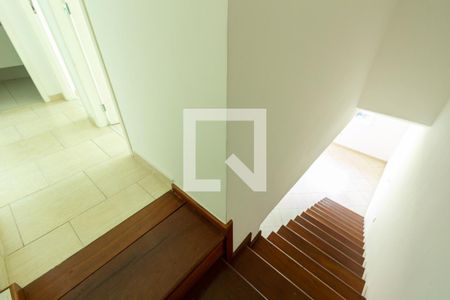 Escada de casa de condomínio para alugar com 2 quartos, 69m² em Campo Grande, Rio de Janeiro