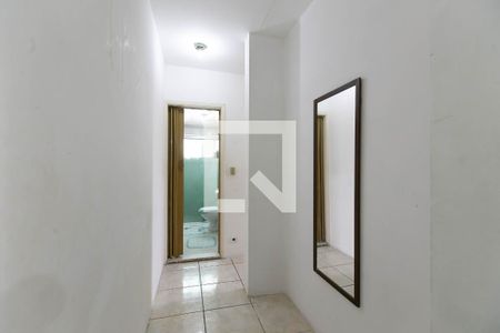 Corredor  de apartamento para alugar com 3 quartos, 68m² em Parque Paineiras, São Paulo