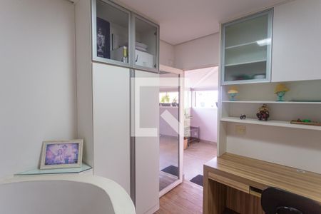 Sala 2 de apartamento à venda com 3 quartos, 140m² em Sagrada Família, Belo Horizonte