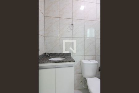 Banheiro de kitnet/studio para alugar com 1 quarto, 30m² em Parque Edu Chaves, São Paulo