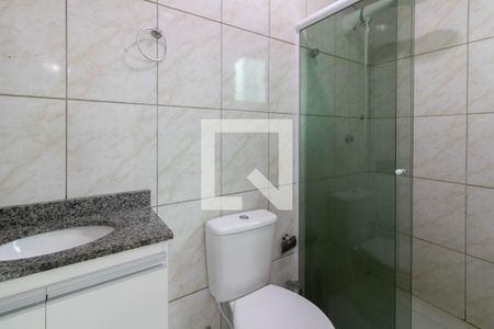 Banheiro de kitnet/studio para alugar com 1 quarto, 30m² em Parque Edu Chaves, São Paulo