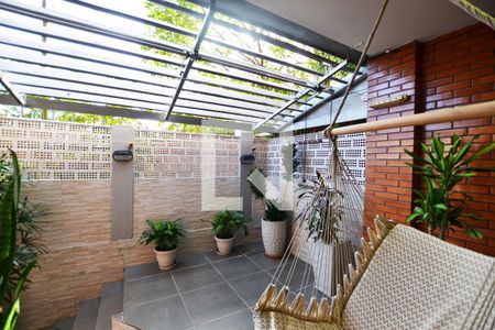 Varanda de casa de condomínio à venda com 3 quartos, 363m² em Cristal, Porto Alegre