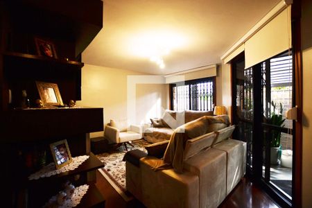 Sala de TV de casa de condomínio à venda com 3 quartos, 363m² em Cristal, Porto Alegre