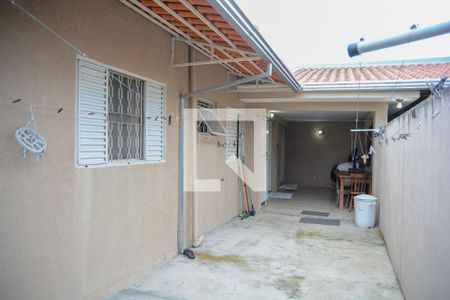 Casa à venda com 270m², 5 quartos e 2 vagas Casa à venda com 270m², 5 quartos e 2 vagasCasa Fundos