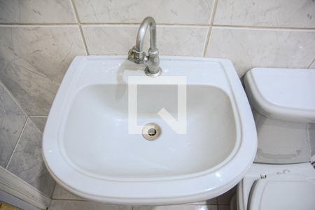 Casa à venda com 270m², 5 quartos e 2 vagas Casa à venda com 270m², 5 quartos e 2 vagasBanheiro - Casa Fundos